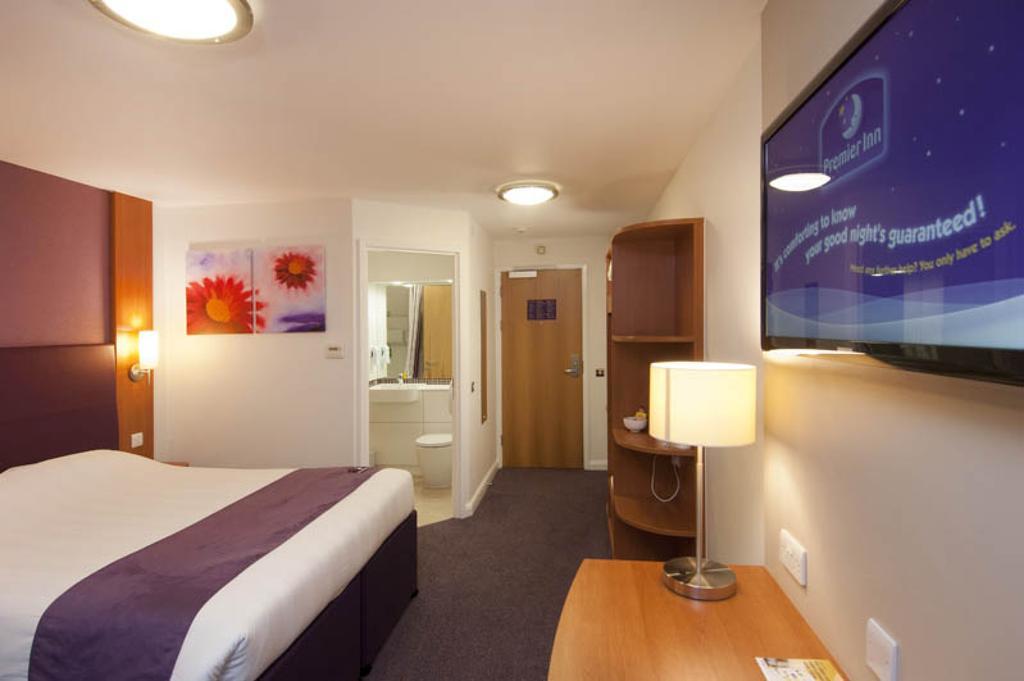 Premier Inn Hemel Hempstead Central Екстериор снимка