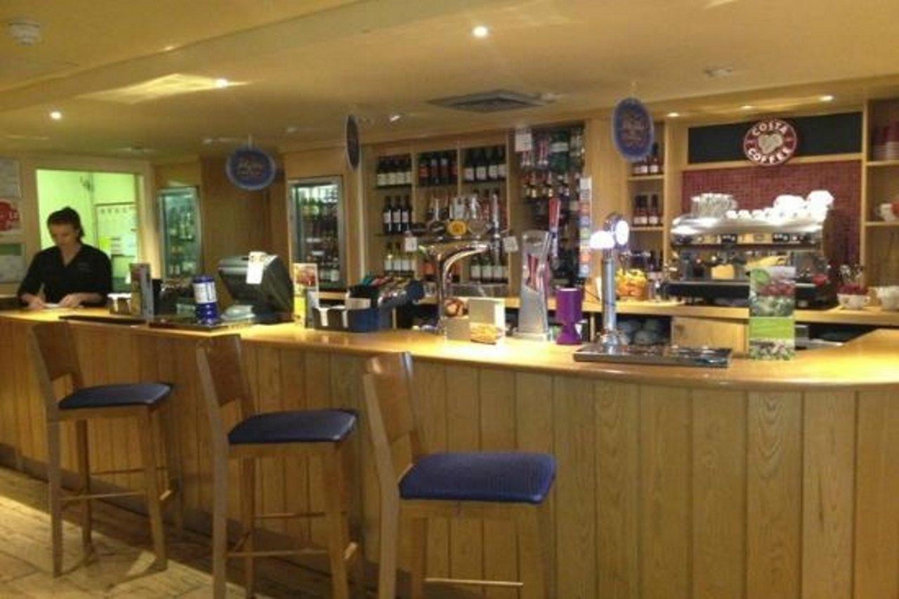 Premier Inn Hemel Hempstead Central Екстериор снимка